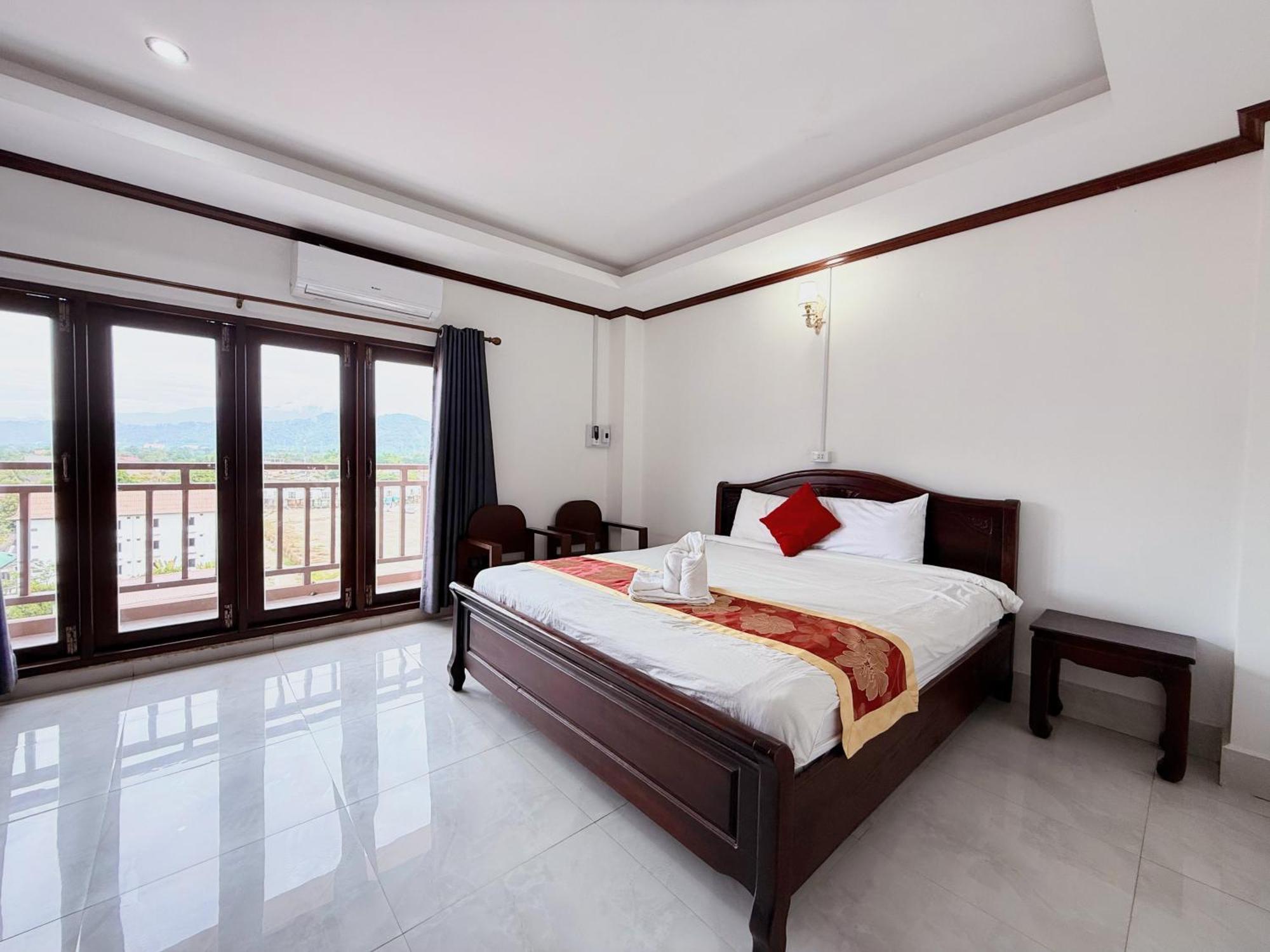 Vangvieng Sisavang Mountain View Hotel Vang Vieng Exterior photo