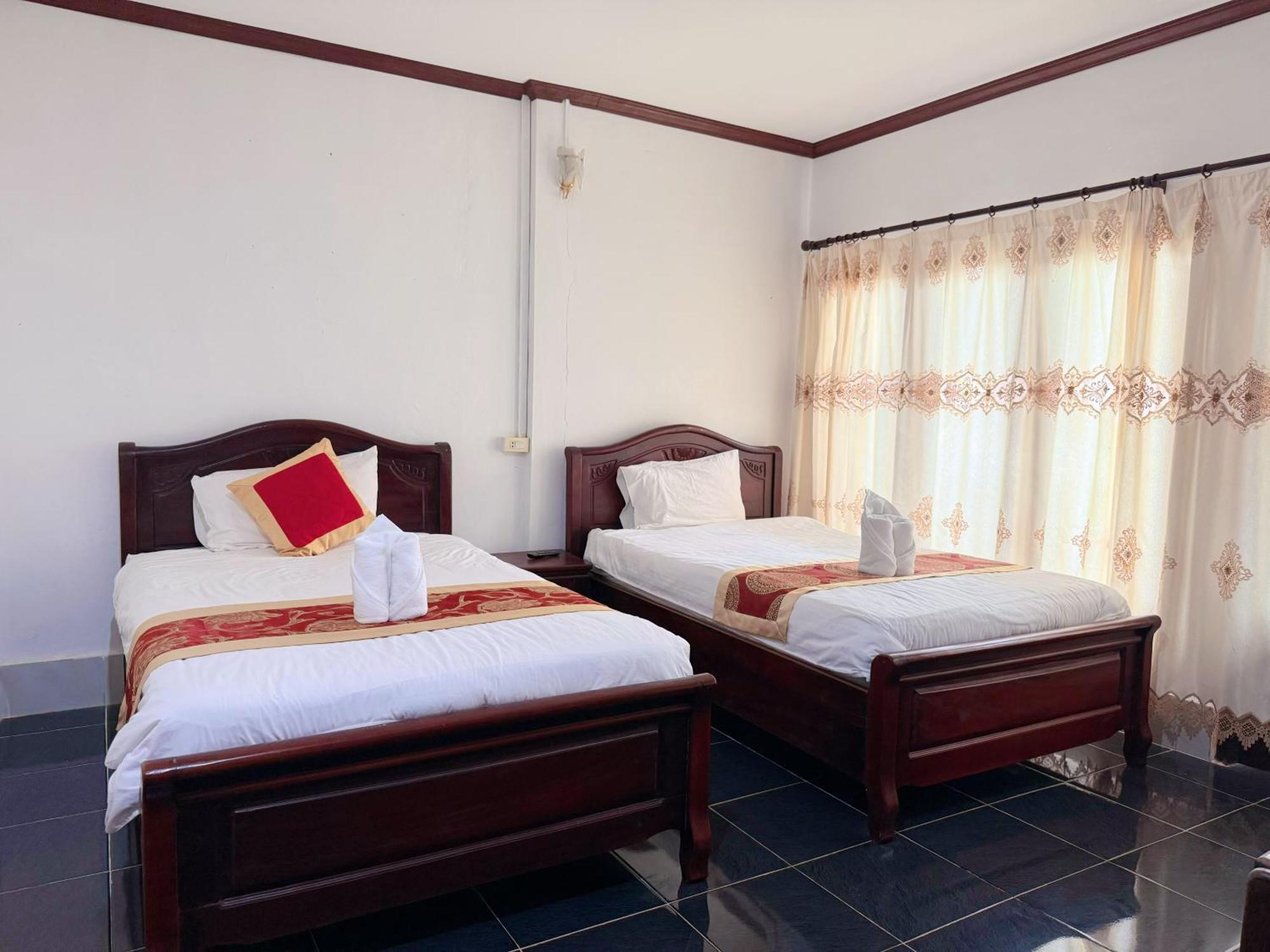 Vangvieng Sisavang Mountain View Hotel Vang Vieng Exterior photo
