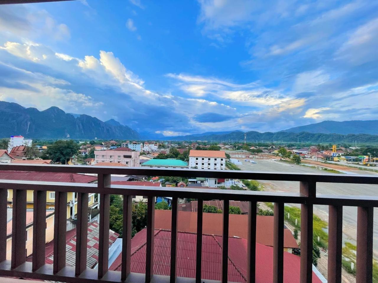 Vangvieng Sisavang Mountain View Hotel Vang Vieng Exterior photo