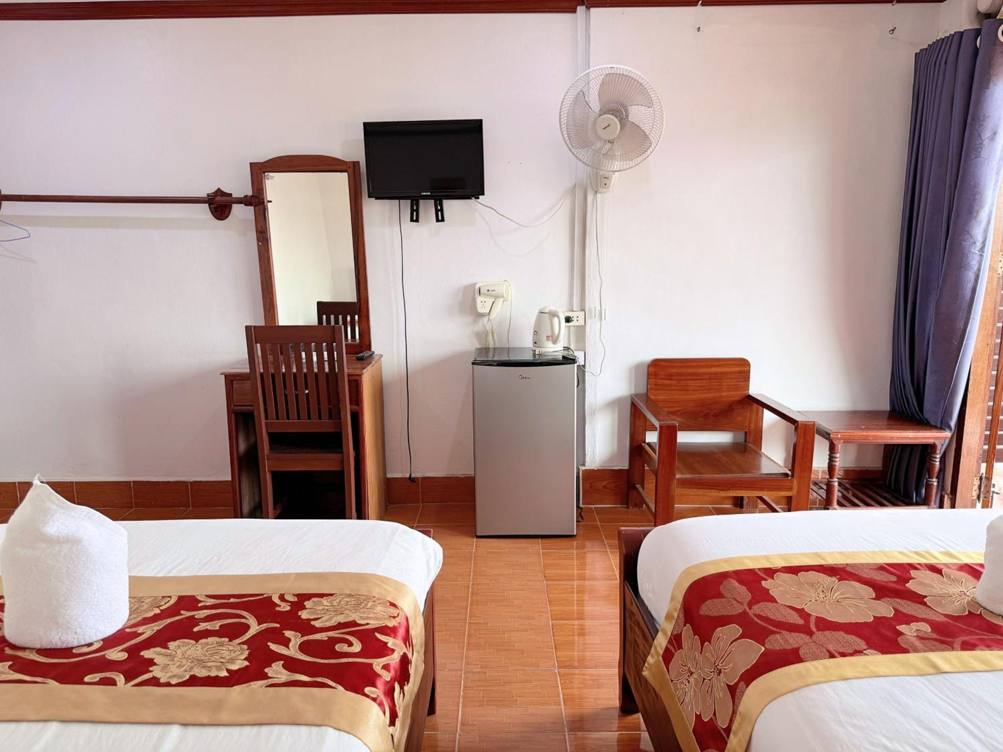 Vangvieng Sisavang Mountain View Hotel Vang Vieng Exterior photo